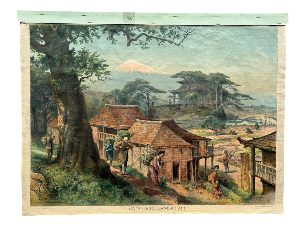 Lehrtafel Japanische Landschaft, Dorf mit Holzhäusern und Fuji im Hintergrund, Künstler Franz Kallab, Verlag F.E. Wachsmuth Leipzig